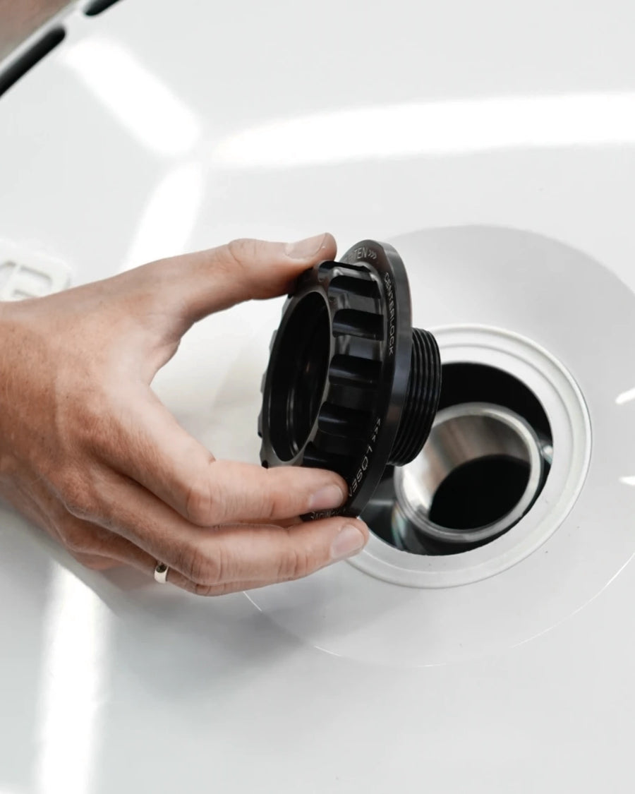 Dedicated adapter and center mounting nut